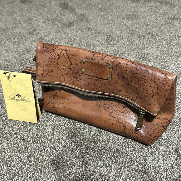 Patricia Nash Map Collection Wristlet - Picture 1 of 7